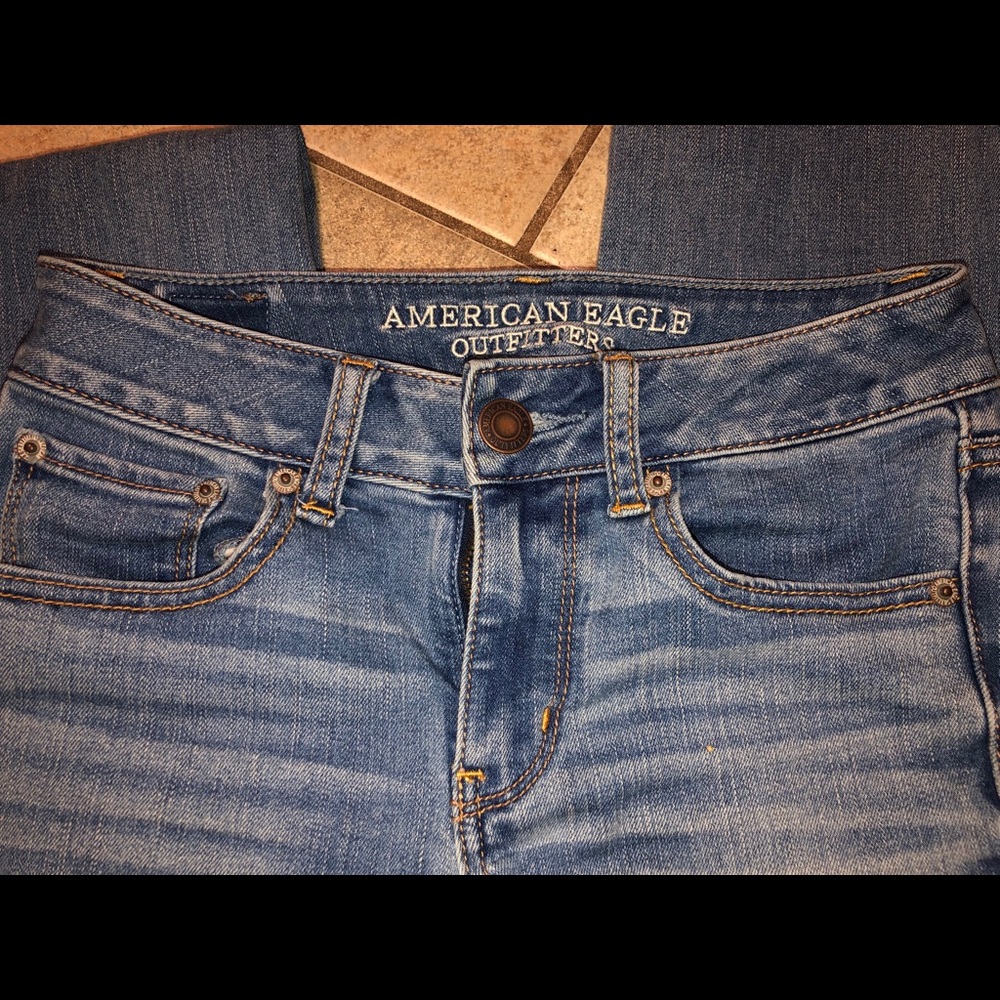 AE Light blue distressed jeans
